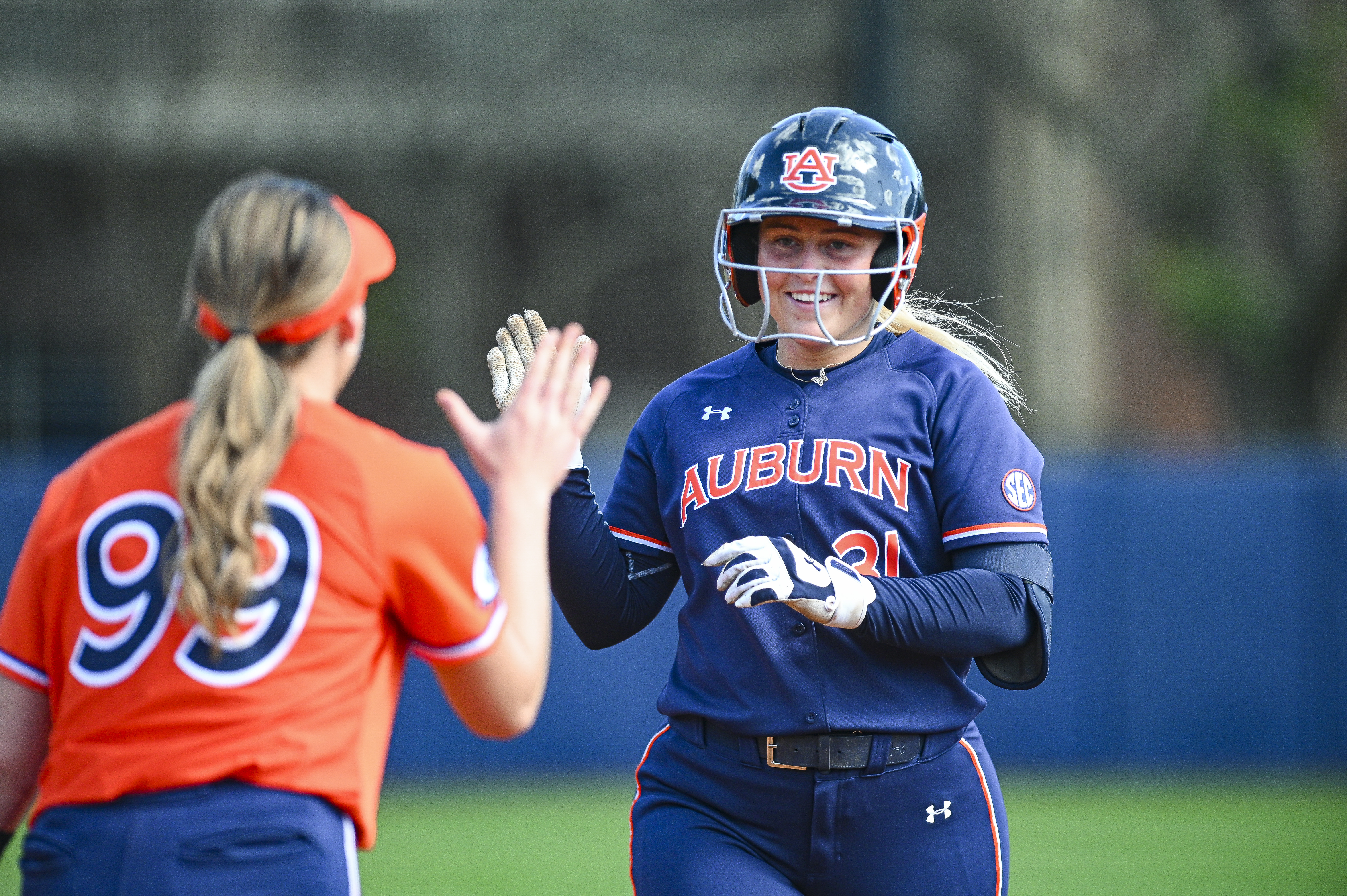 Auburn high five